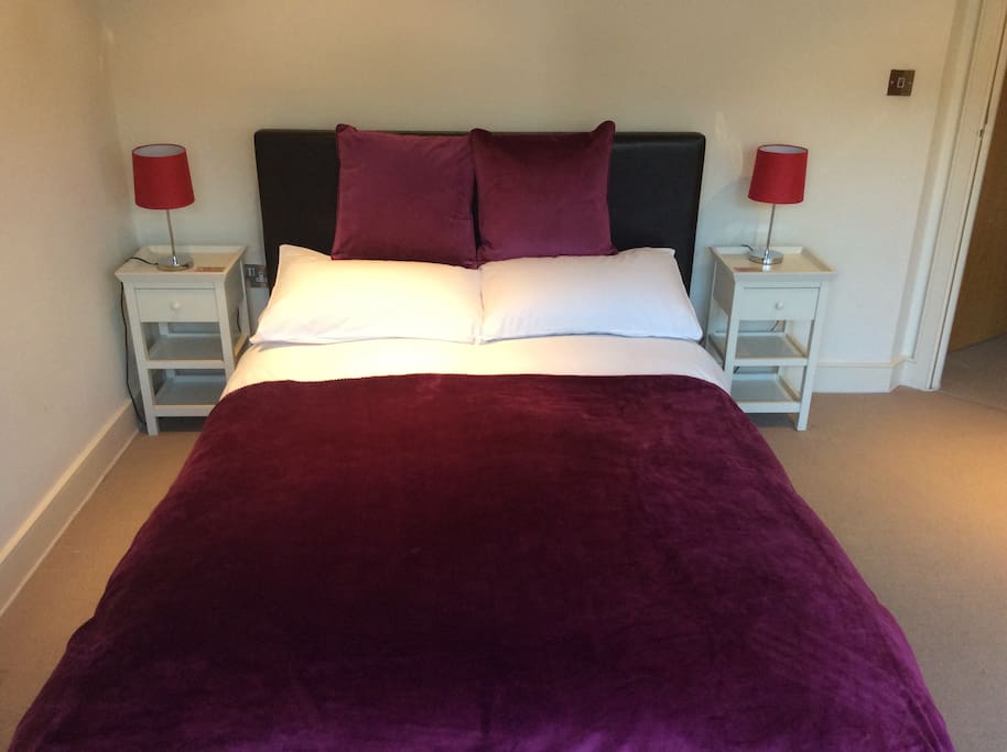 The bedroom available to rent. Bed has memory foam mattress.