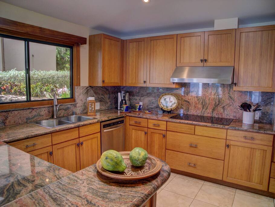Chef's delight full kitchen with granite tops