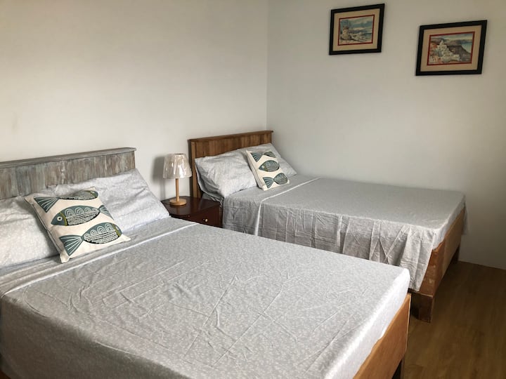 غرفة نوم 2 بسريرين مزدوجين