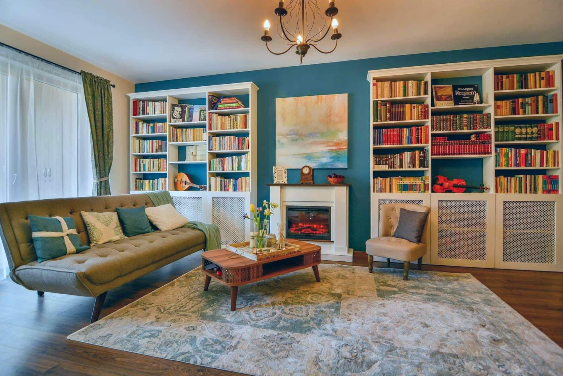 Charming 2 bedroom apartment with a large library