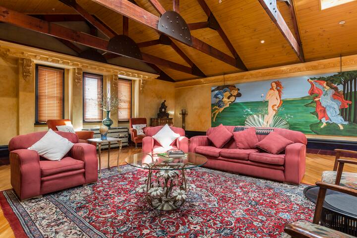 Spacious Apartment with Eclectic European Design gallery image 2