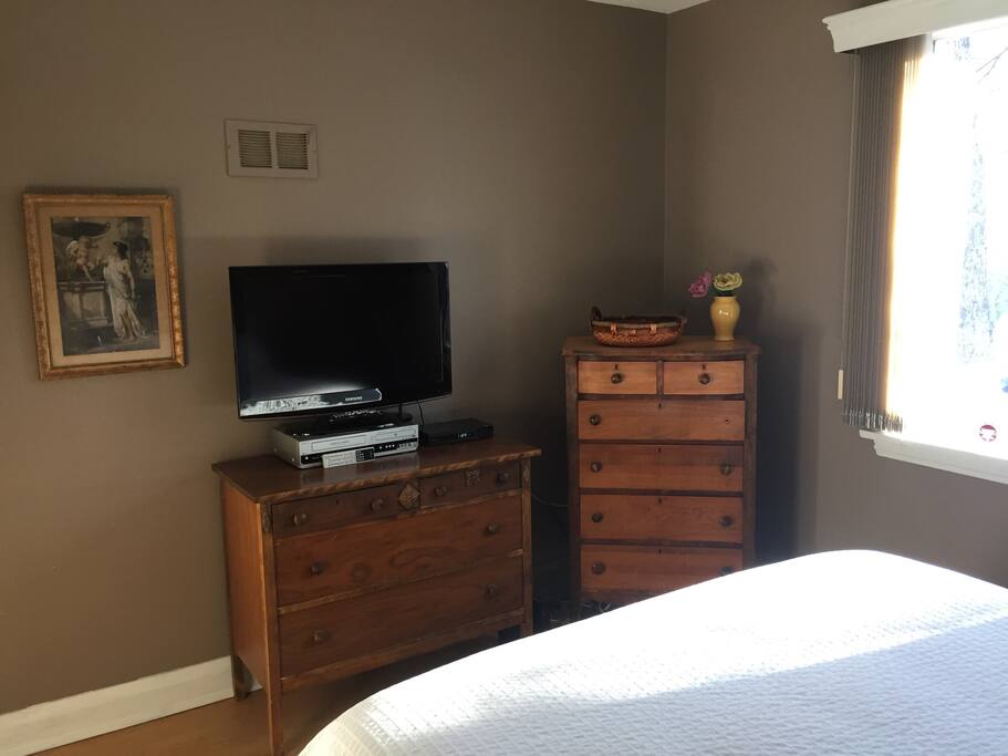 Master bedroom on main floor. Beautiful sunlight from the private backyard. Tv with cable.