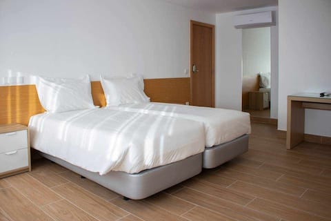 Central Suites 3 - 1