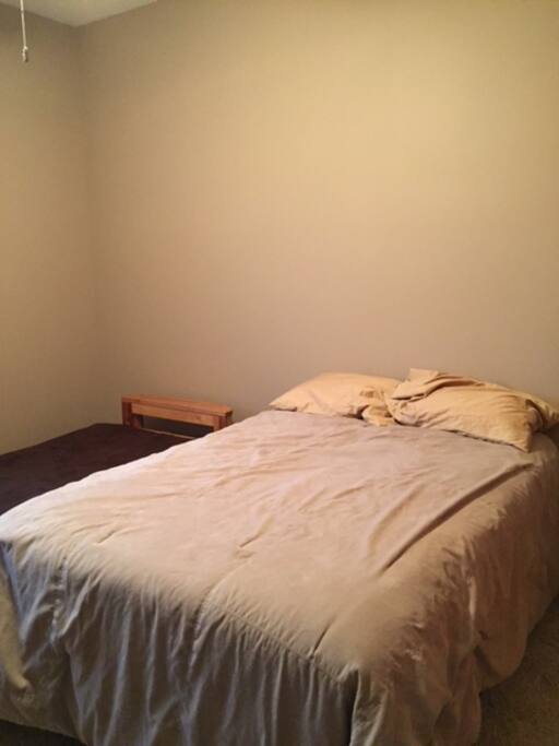 THIS LISTING Double with futon and shared bathroom