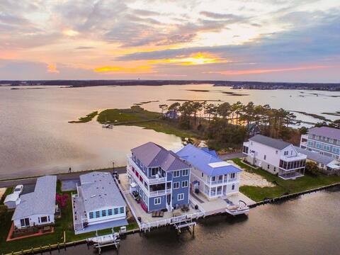 Beautiful Large Home with Bayside Sunsets