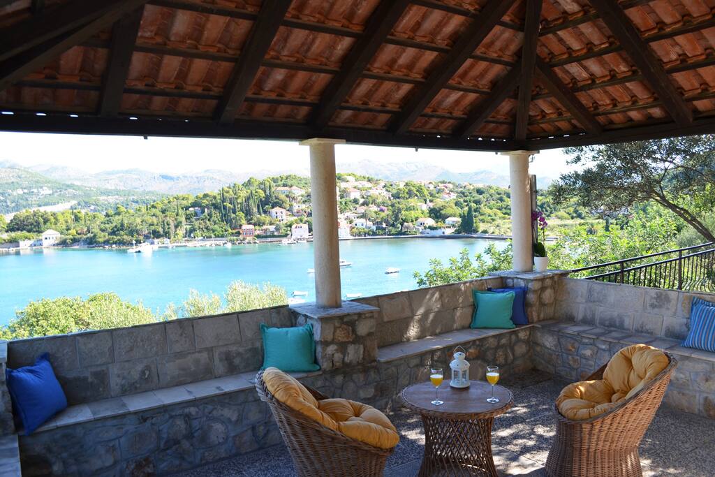 Shaded roof terrace lounge