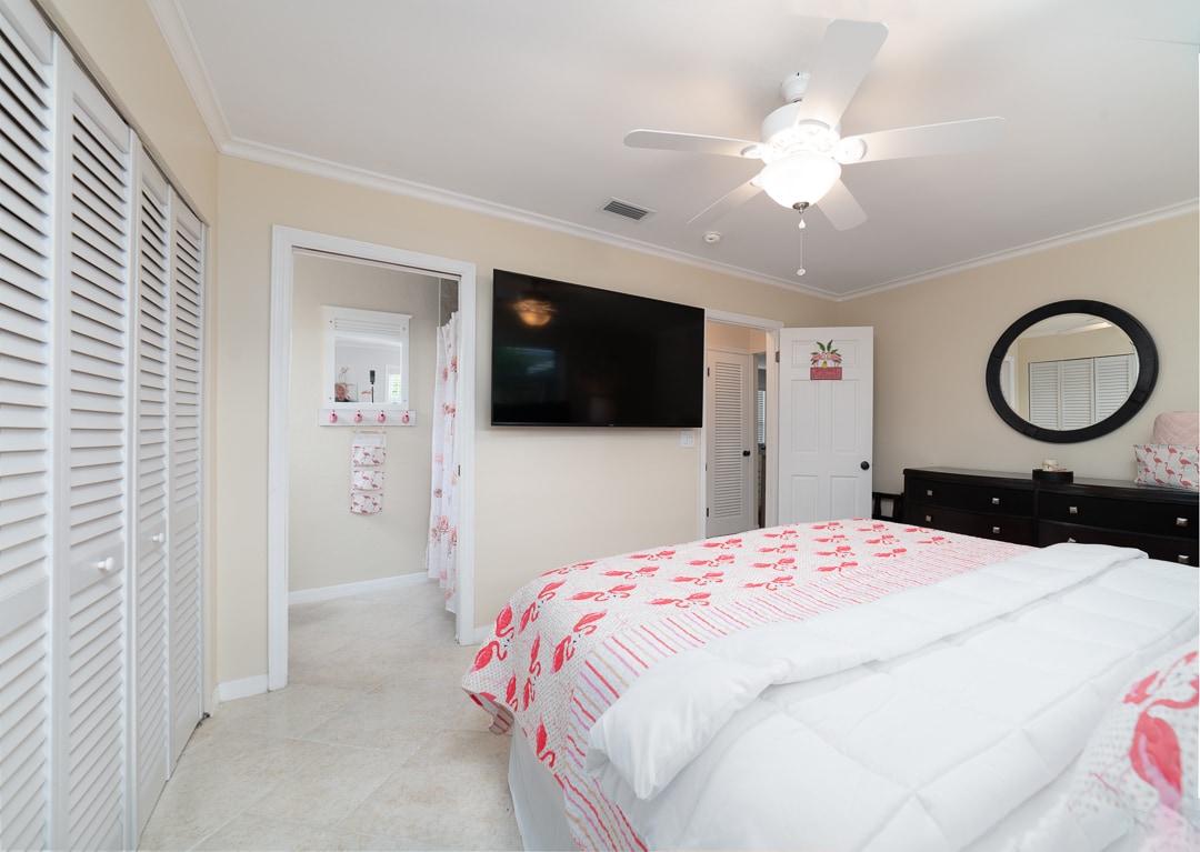 هل ذكرت التلفزيون الذكي الجديد مقاس 65بوصة ؟  من لا يحب الاسترخاء والابتعاد عن كل شيء في إجازة..  