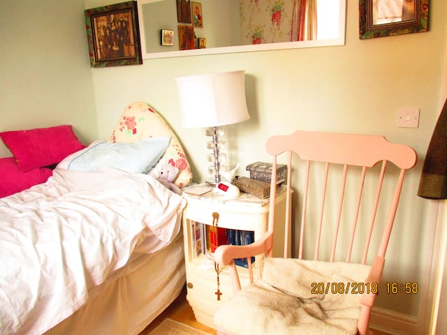 stylish cottage room