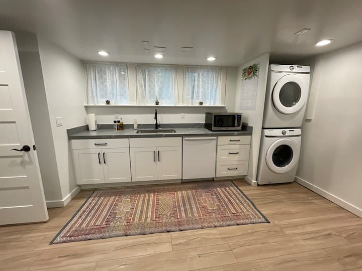 Renovated Udist 1bd Basement Apt, 7 Min Walk To Uw - Seattle, WA