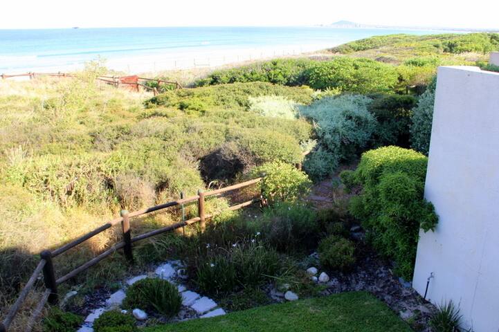 Island house right on the beach gallery image 4