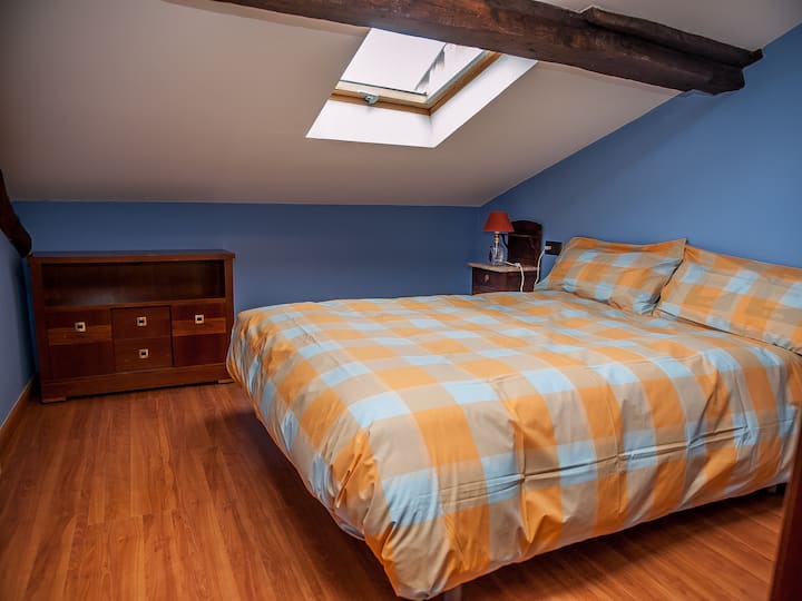 Dormitorio con cama de 1,50 m.