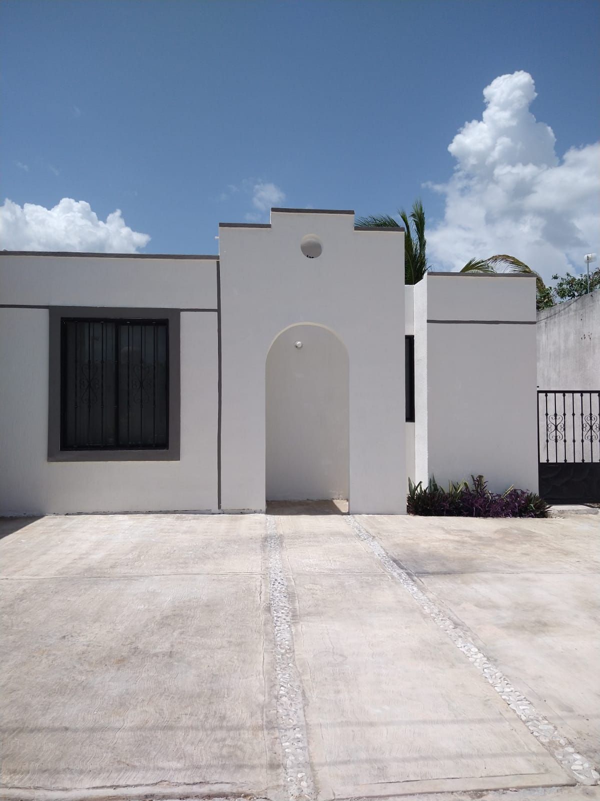 Popular Airbnb listing: The whole house. Climate, wifi, hot water, smartv. in Fraccionamiento Gran Santa Fe Ii