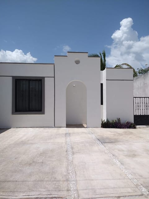 Popular Airbnb listing: The whole house. Climate, wifi, hot water, smartv. in Fraccionamiento Gran Santa Fe Ii