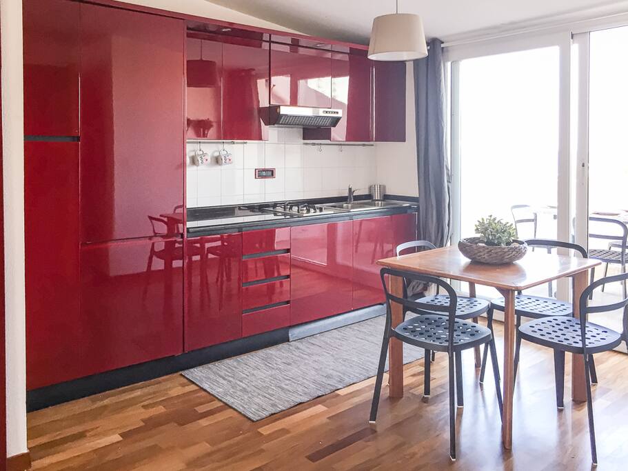 Cucina con balcone sulla terrazza