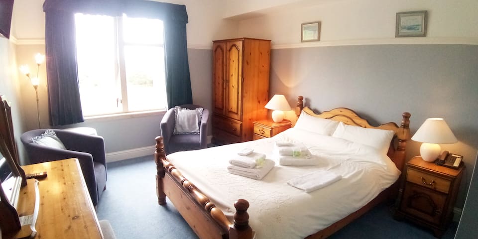 Nice &comfortable room, prv. bath +full breakfast.