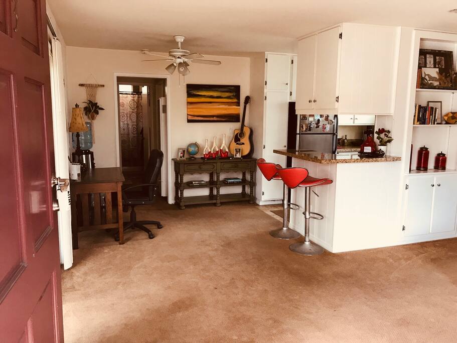 Desk & Bar area