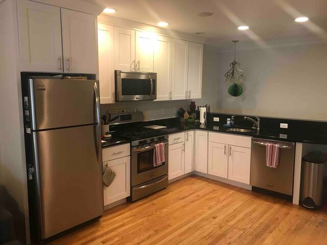 Spacious Updated 2 Bed Boston Condo w/ Deck gallery image 2