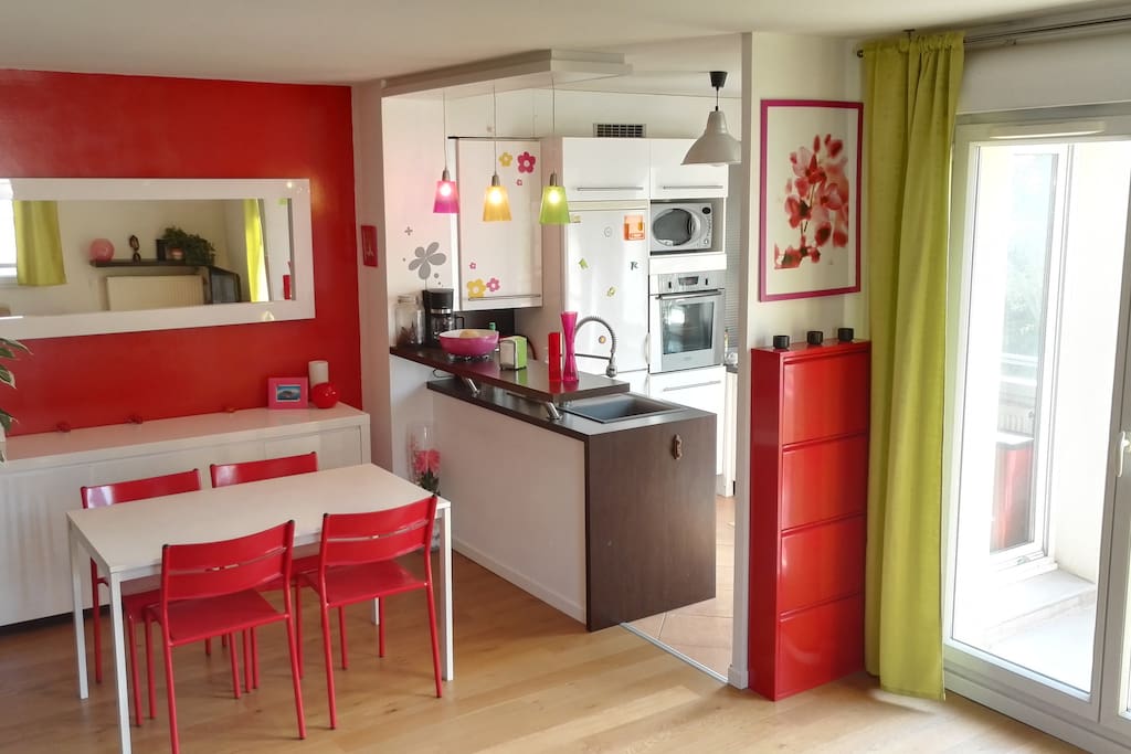 Cuisine ouverte avec accès terrasse