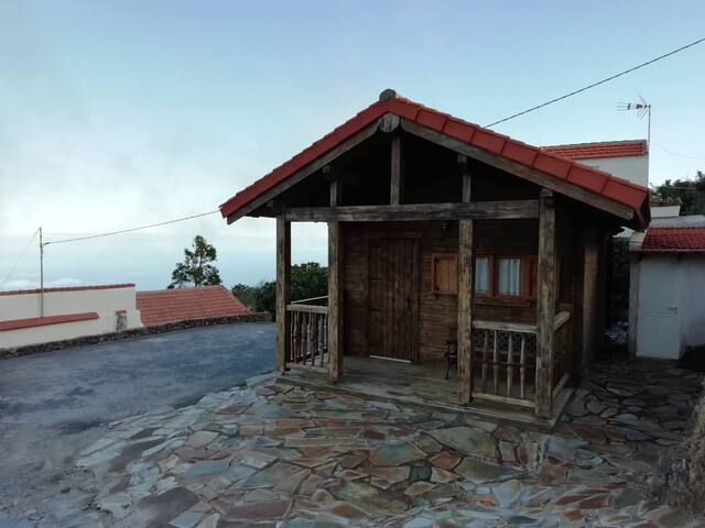 WOODEN HOUSE- MINIMUM STAY 2 NIGHTS