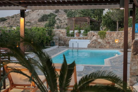 Spacious, Private Pool & Sunset Views