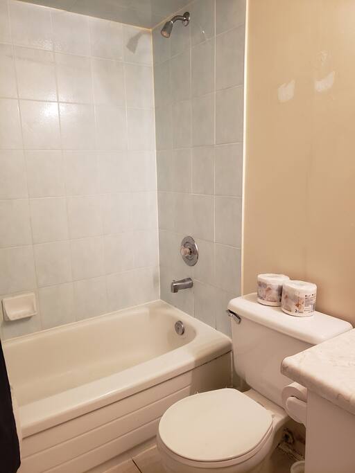 Bathroom (2/2)