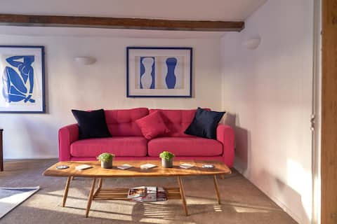 Top Airbnb: No.88 Upper St Giles - Elegant, Stylish Townhouse in Old Catton