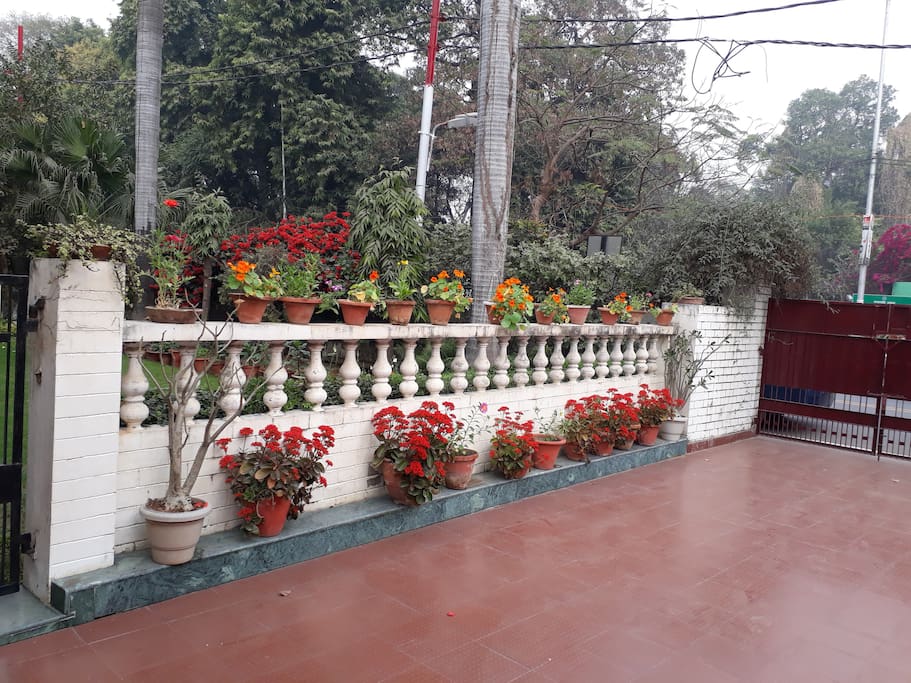  House  Facing Botanical Garden Apartments for Rent in 