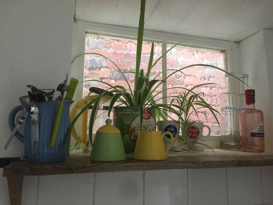 Colourful kitchen shelf!!