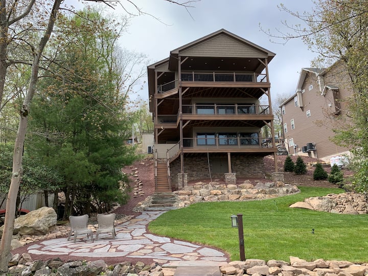 Lake Harmony Views Chalets for Rent in Lake Harmony, Pennsylvania