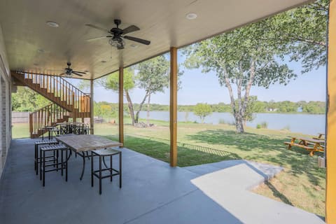 Rockwall Lakehouse - 4600 Sq Ft & 1 acre of fun!