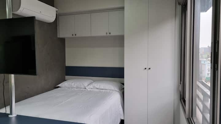 Mega lit double confortable pour dormir dans le sommeil de la beauté