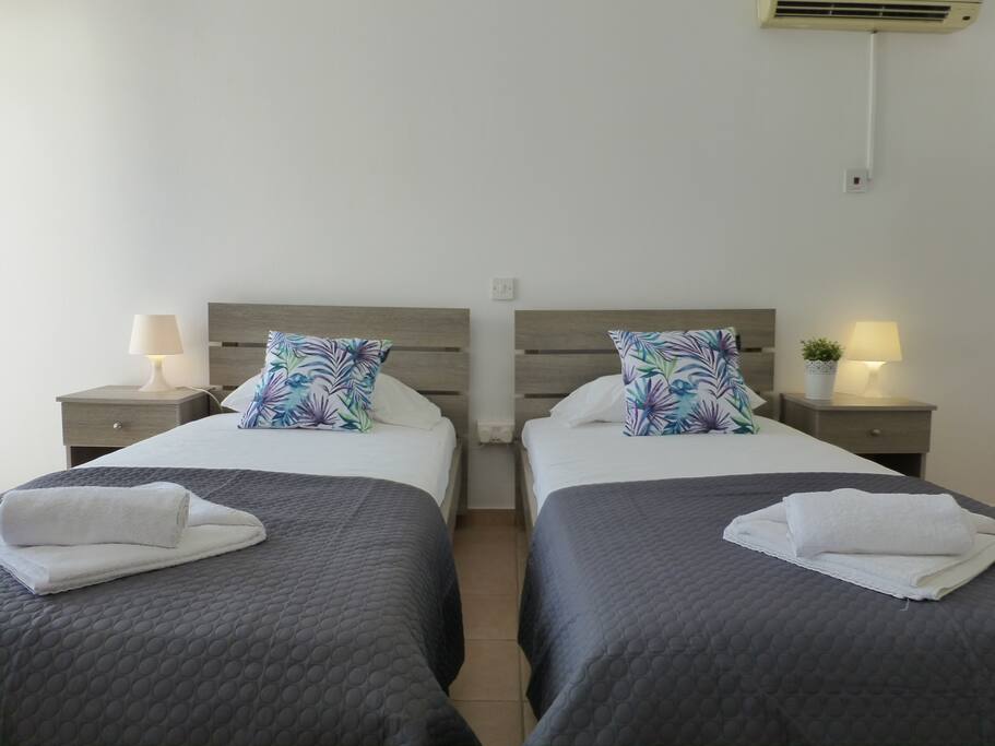 2 singles beds
