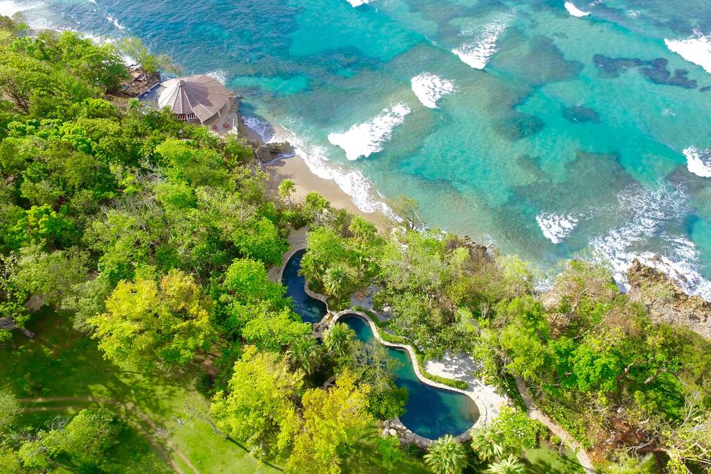 Beachfront swimmingpools