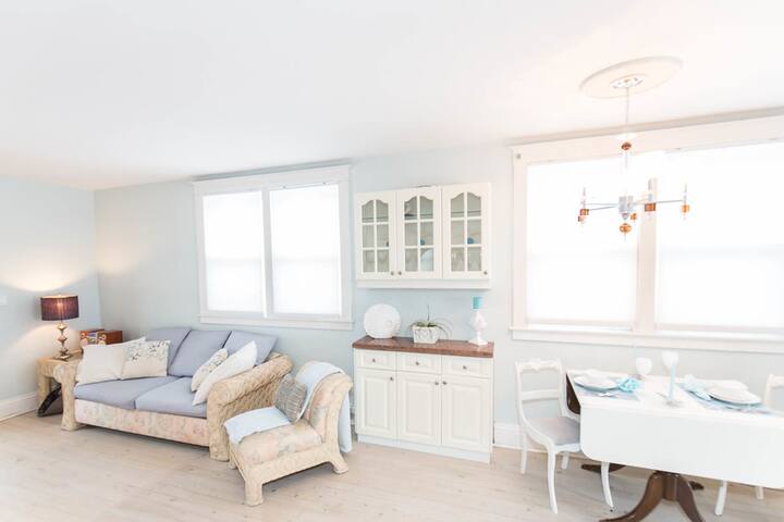 Starfish Cottage Lake View Near Niagara Falls Houses For Rent