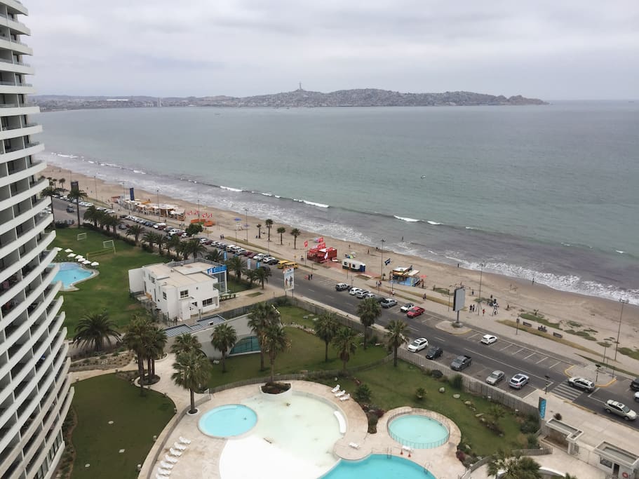 Vista al mar, edificio en primera fila. ( foto desde el departamento)