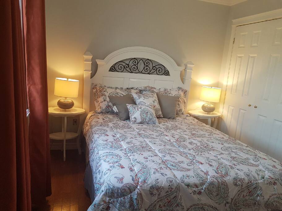 Queen bedroom, cable tv and large closet