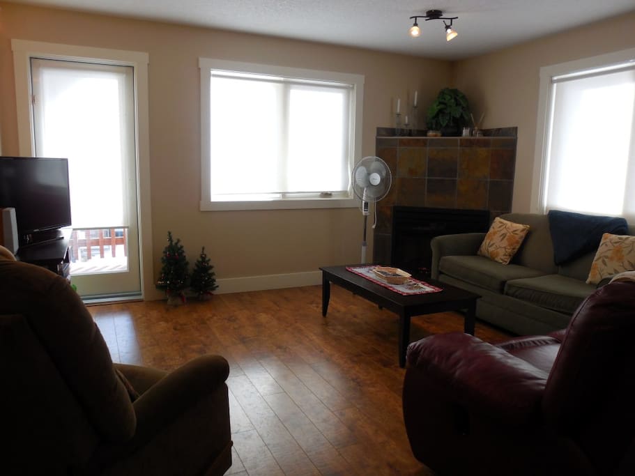There's that recliner/rocker in line with a 2nd French door leading outside to another deck/2nd exit. 2nd floor provides some extra privacy & a better vantage point.