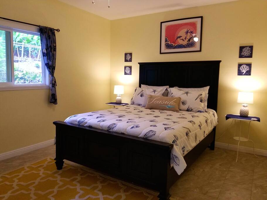 Bedroom with queen bed