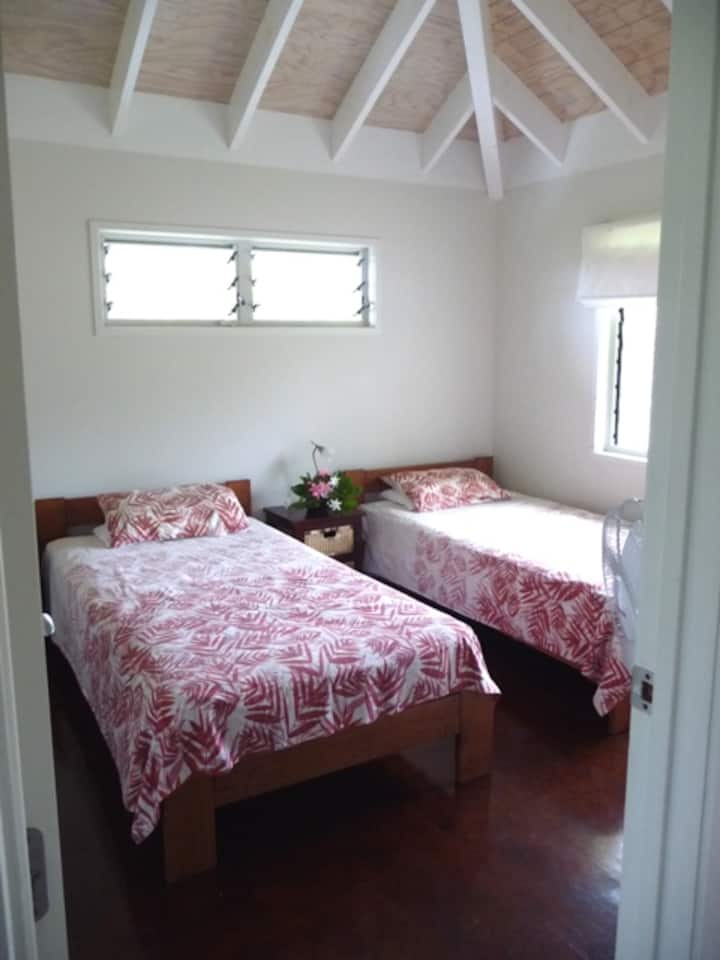 king single beds in bedroom2