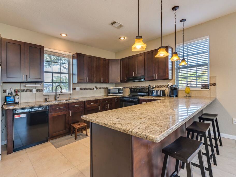 Full kitchen