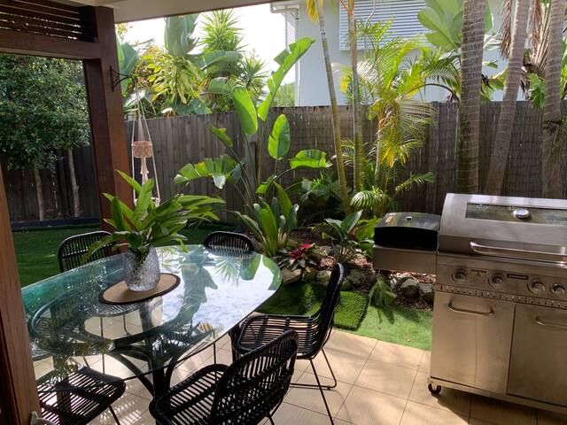 Tropical, Resort style, 4 bed, Family Oasis gallery image 5