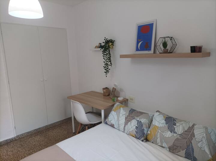 Warm double room and balcony Apartments for Rent in Gandia, Comunidad