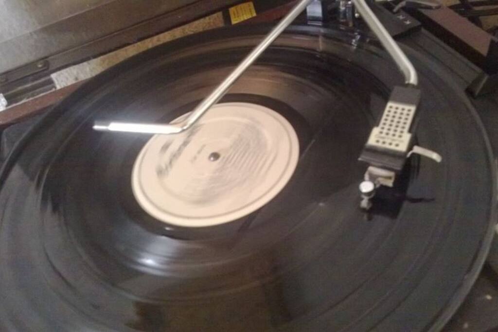 TOCA DISCO DE VINIL E VARIOS DISCOS