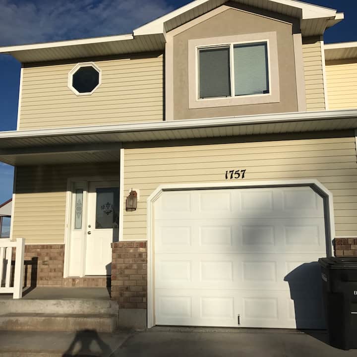 Large, Private, Clean Townhouse