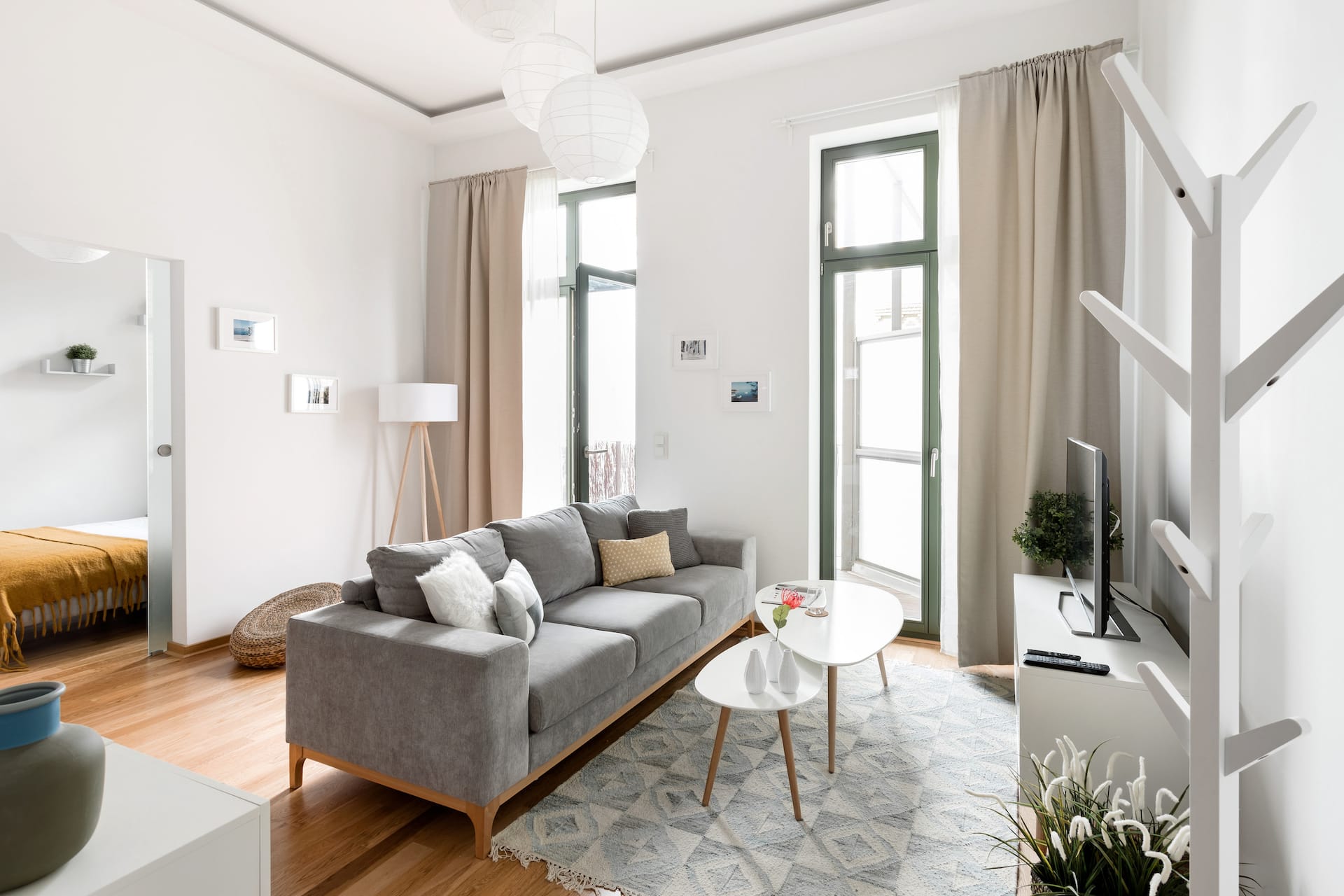 Quiet Luxury Period Apartment with Balcony