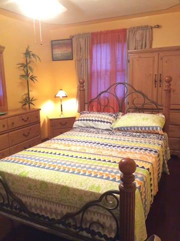 Spacious Room Near Public Transport and shopping