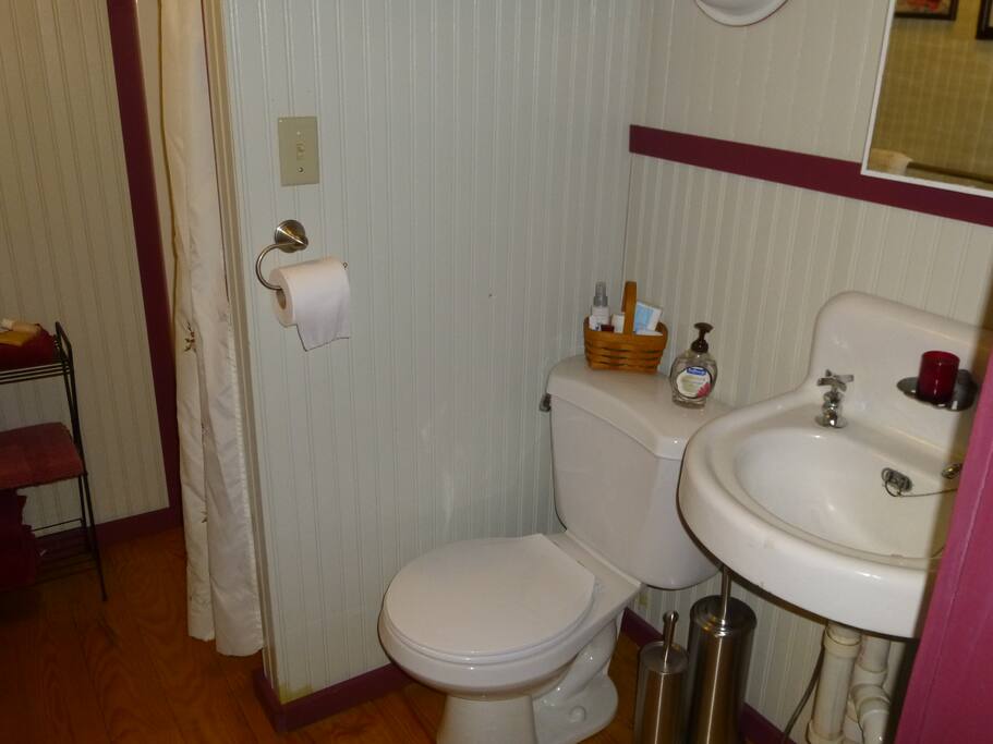 Private downstairs bathroom for The Fairview Room at The Alpine Homestead