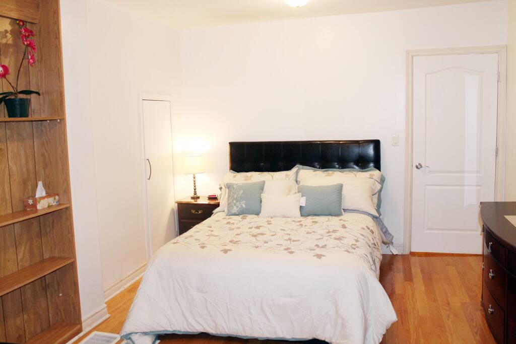 "Mary's place was perfect for us - 5 adults and a 12 year old. It was clean and had all the amenities that we needed. Also, it was in the perfect location. Just close enough to downtown but still residential. Mary was super responsive and check in was seamless. Thanks!"