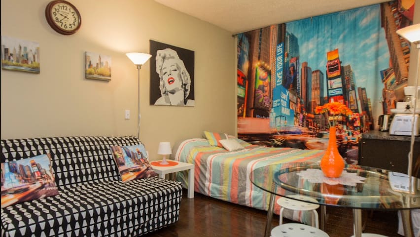 Downtown hotel style suite up to 4 ppl