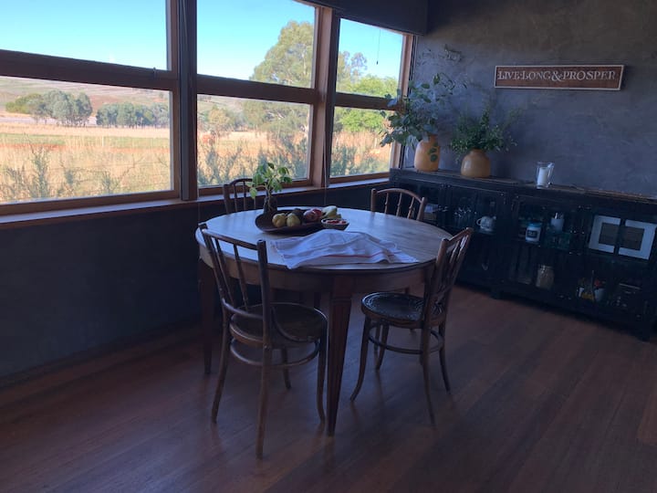 Top 10 Airbnb Vacation Rentals In Cootamundra, Australia Updated 2024